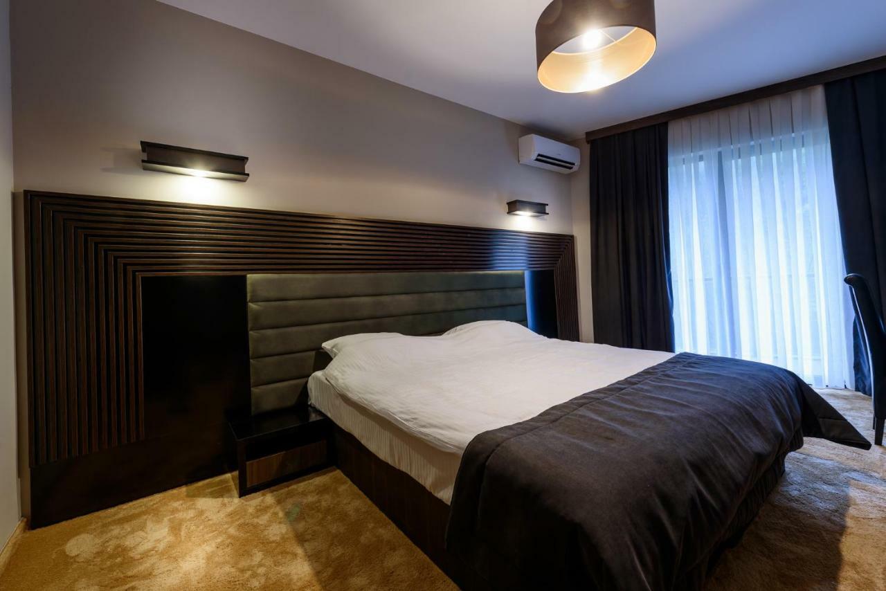 Resort Ujevara E Drinit Peć Eksteriør billede