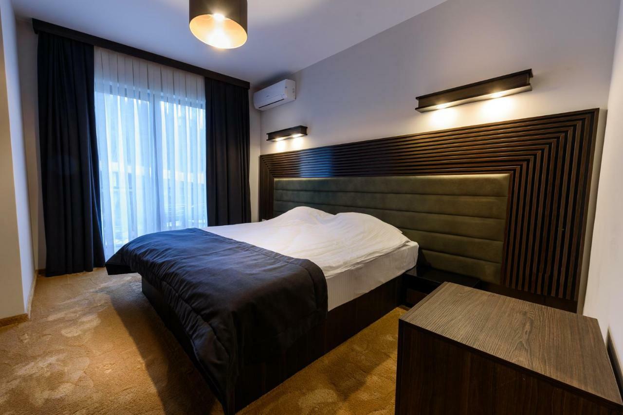 Resort Ujevara E Drinit Peć Eksteriør billede