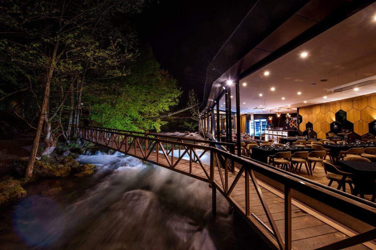 Resort Ujevara E Drinit Peć Eksteriør billede